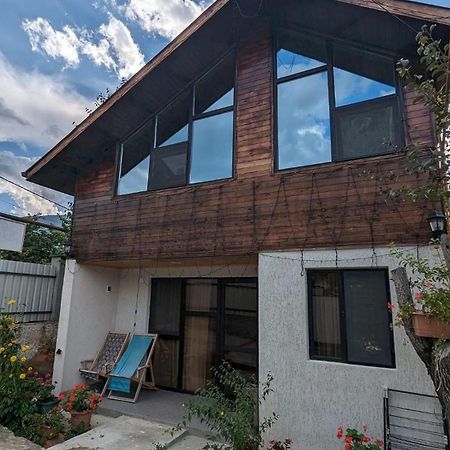 Taripiri Villa Ambrolauri Exteriör bild