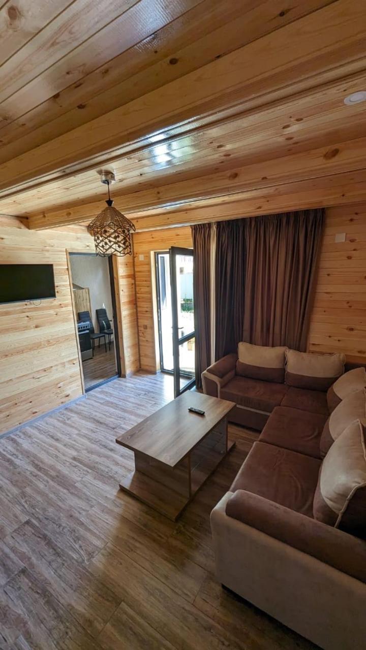 Taripiri Villa Ambrolauri Exteriör bild