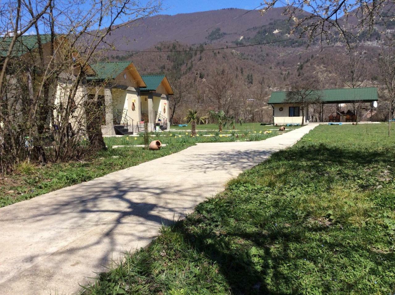 Taripiri Villa Ambrolauri Exteriör bild