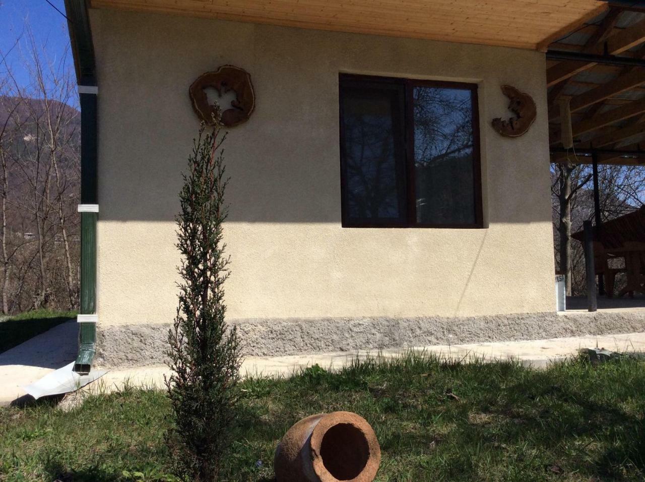 Taripiri Villa Ambrolauri Exteriör bild