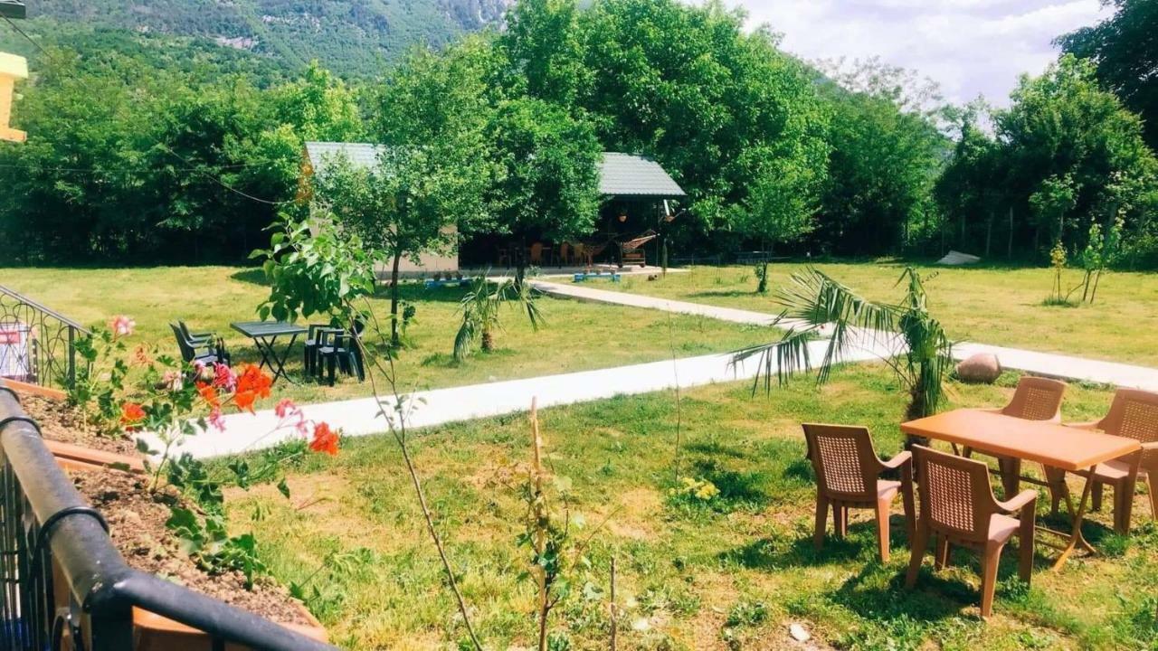 Taripiri Villa Ambrolauri Exteriör bild