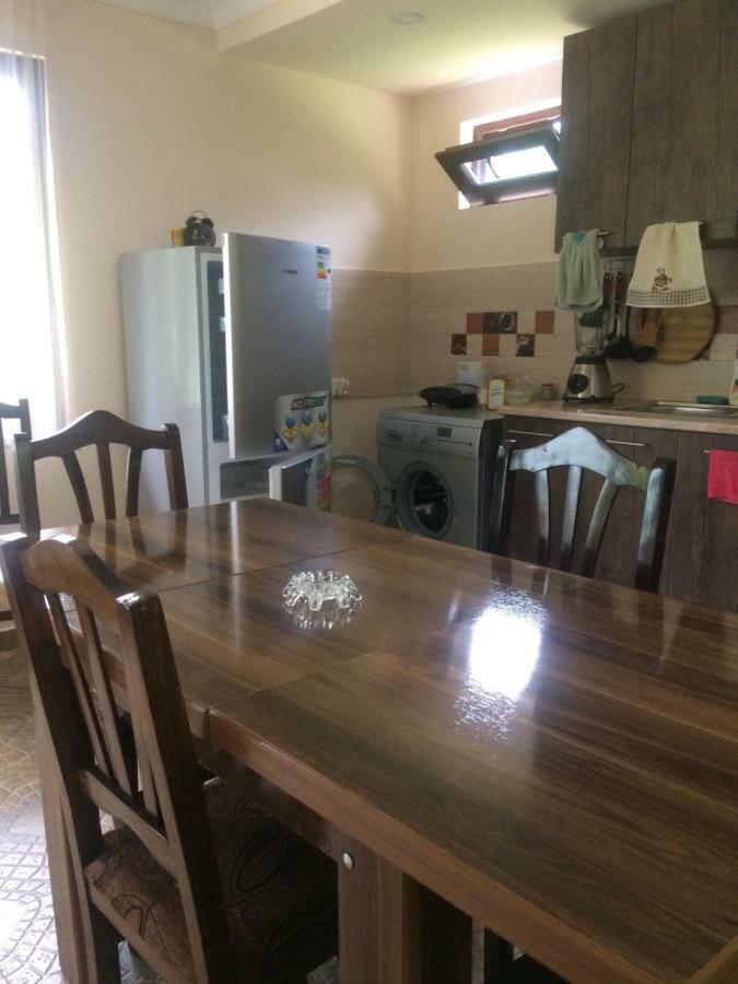 Taripiri Villa Ambrolauri Exteriör bild