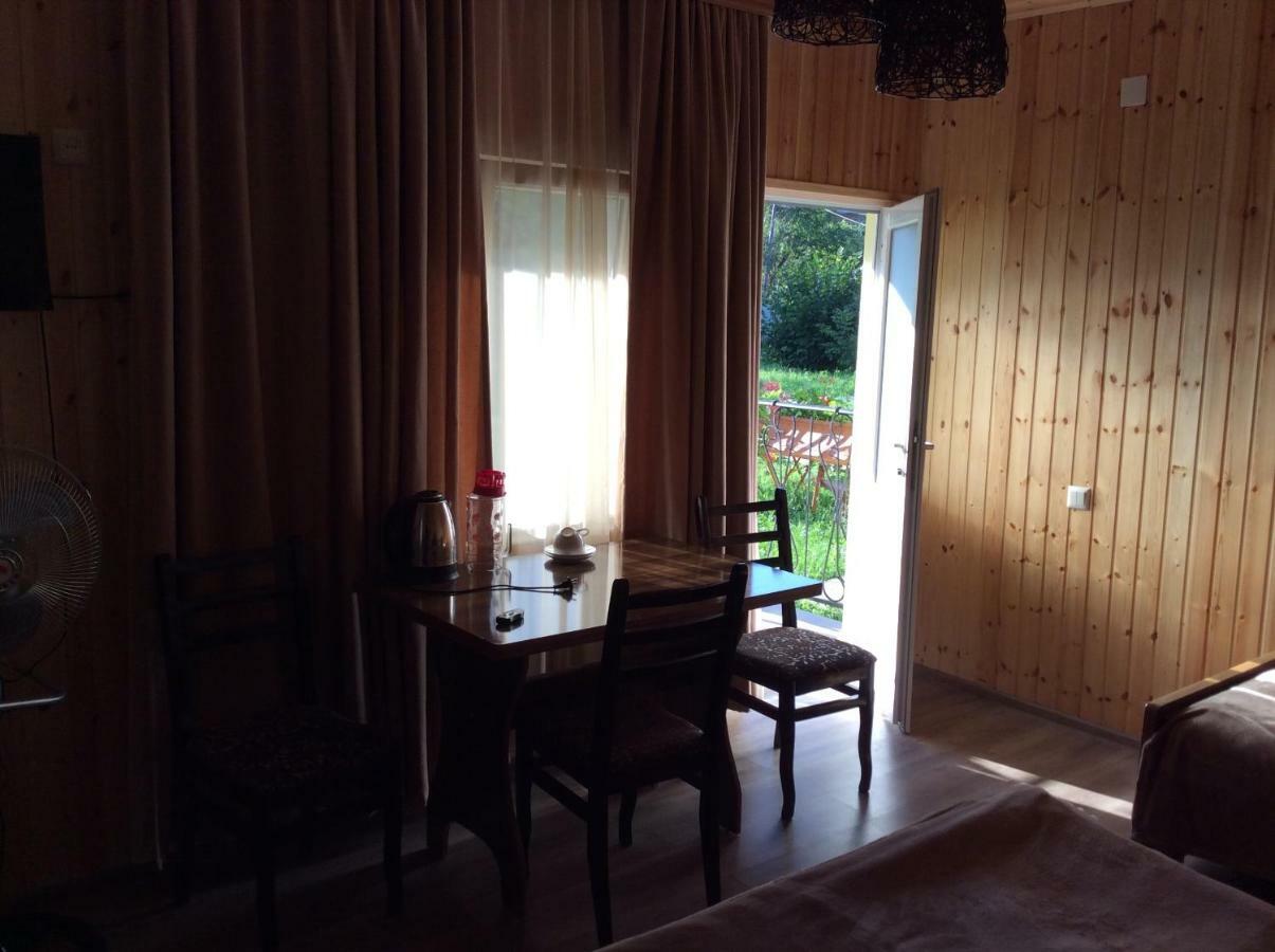 Taripiri Villa Ambrolauri Exteriör bild